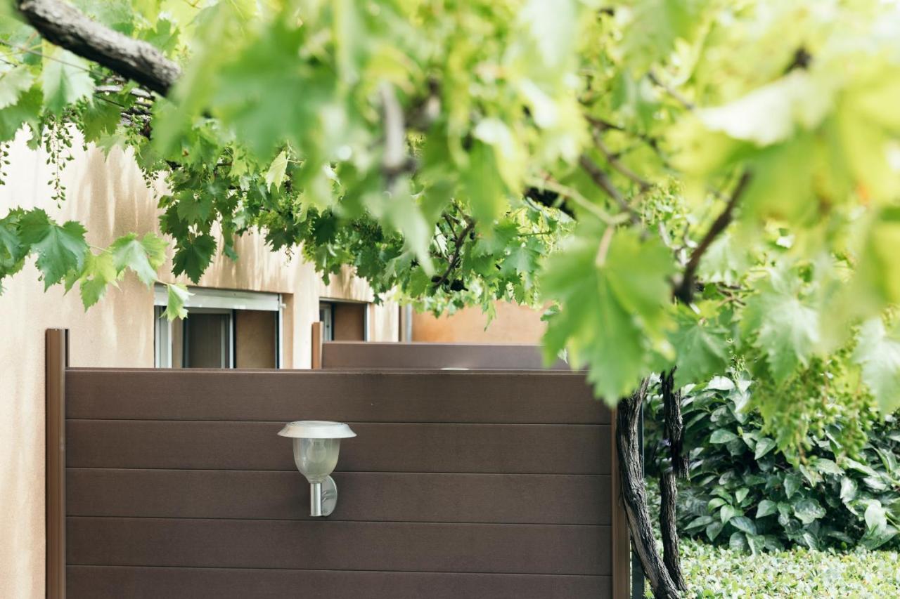 Le Carre D'Alethius Logis Hotel Restaurant Charmes-sur-Rhone Exterior photo