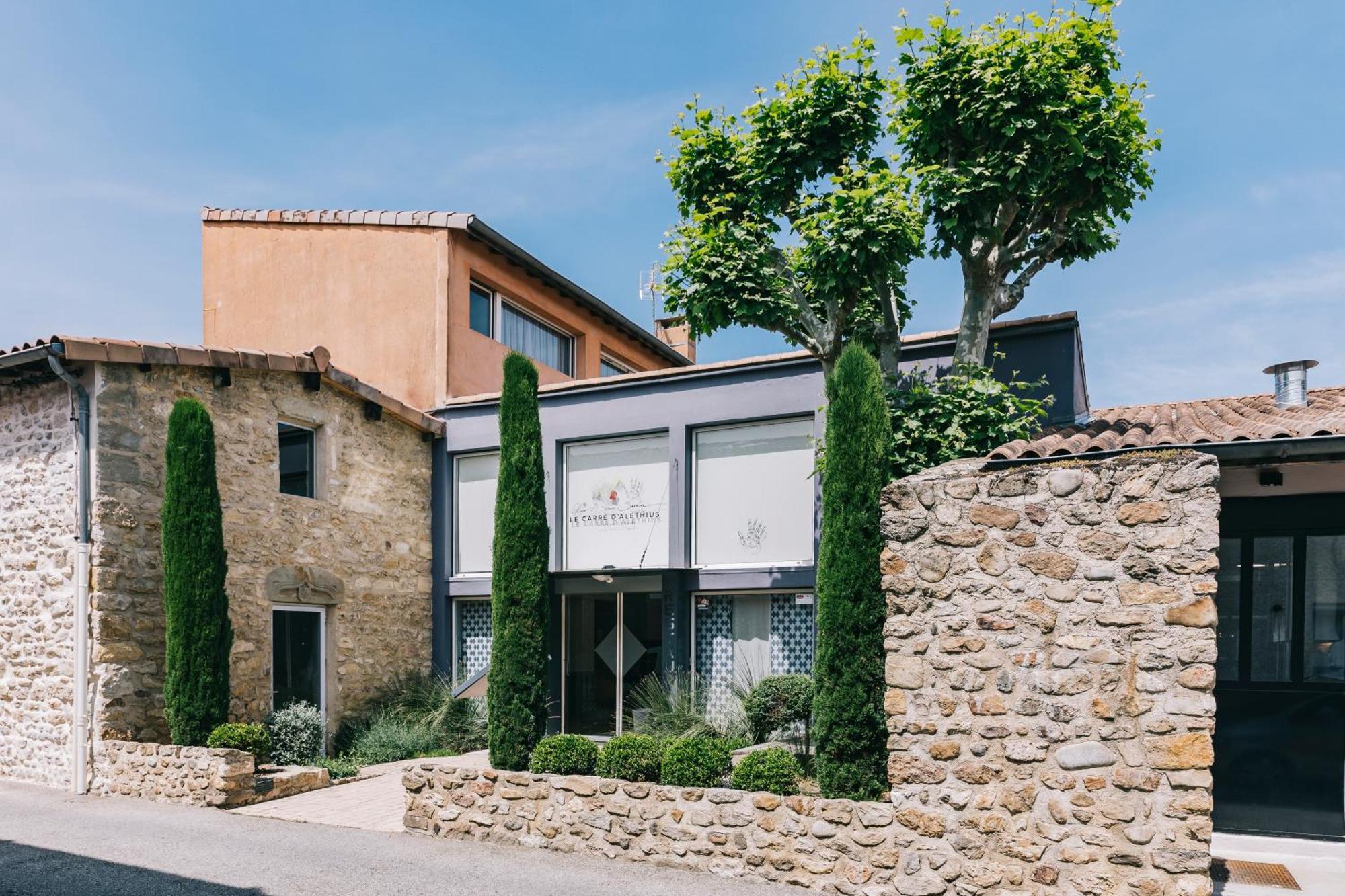 Le Carre D'Alethius Logis Hotel Restaurant Charmes-sur-Rhone Exterior photo