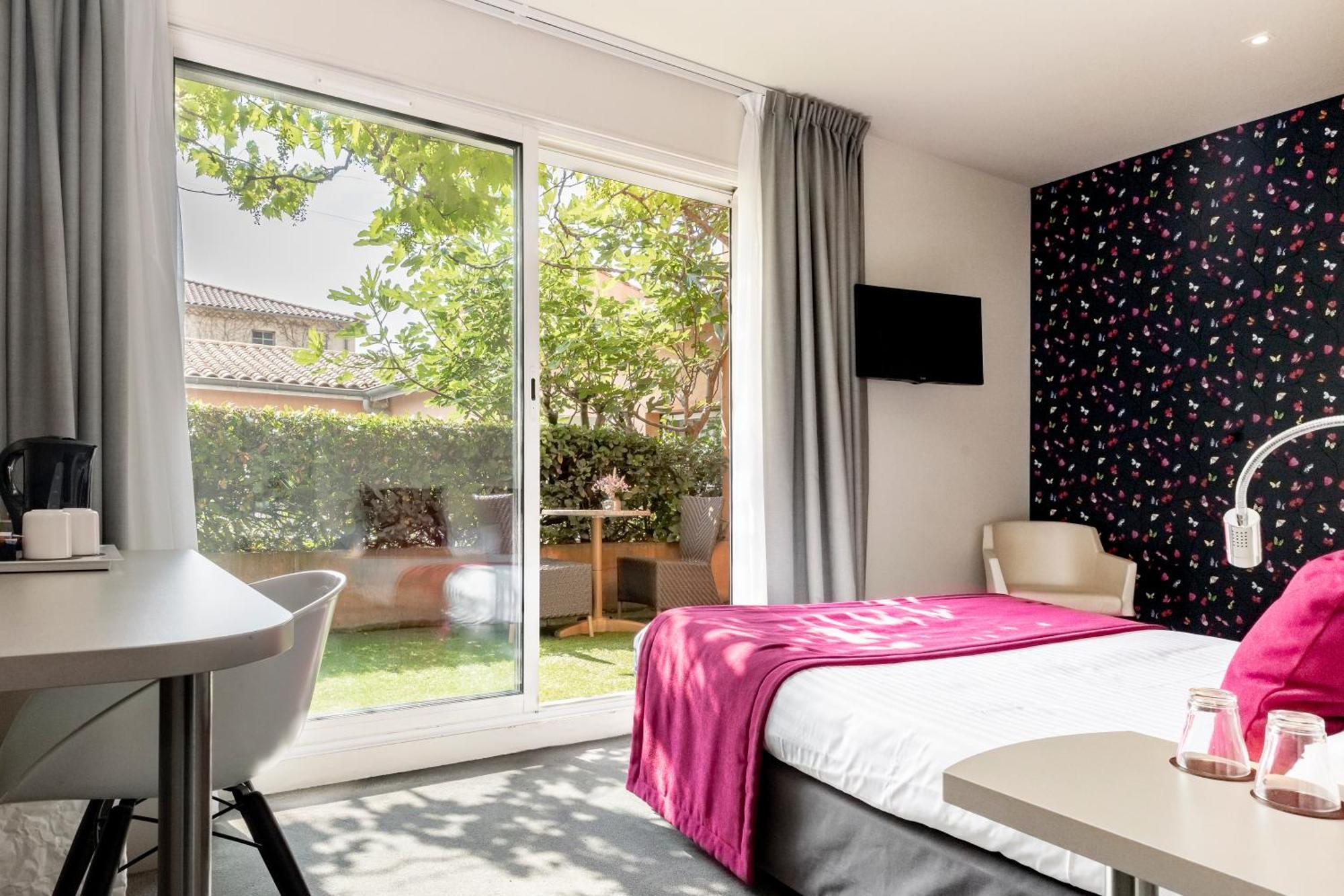 Le Carre D'Alethius Logis Hotel Restaurant Charmes-sur-Rhone Exterior photo