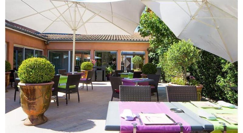 Le Carre D'Alethius Logis Hotel Restaurant Charmes-sur-Rhone Exterior photo